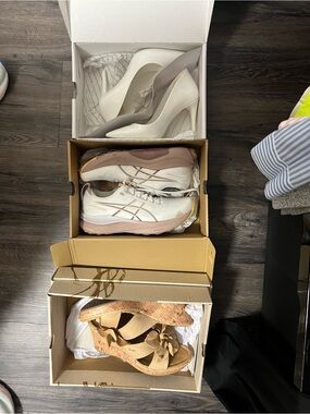 **Bulk buy** ASICS Women's White and Light Pink Running Sneakers